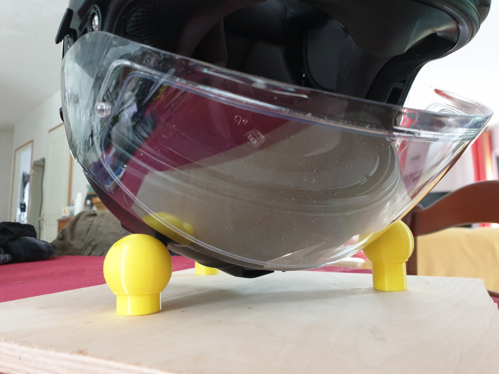 Fichier STL gratuit SUPPORT POUR CASQUE DE MOTO・Modèle imprimable en 3D